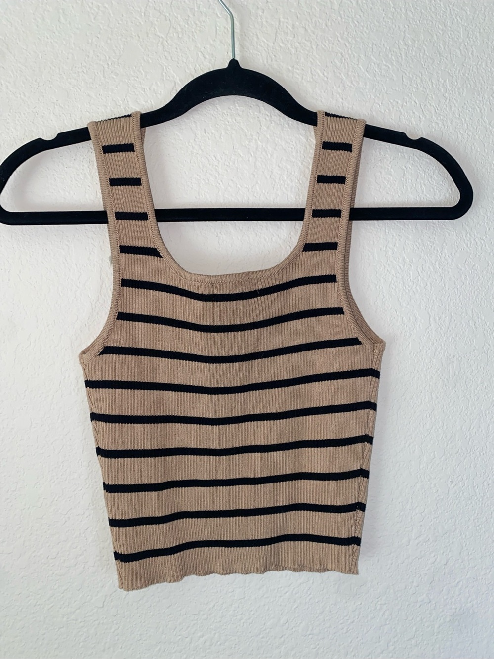 💋Adorable Striped Ribbed Cropped top! - Picture 2 of 7